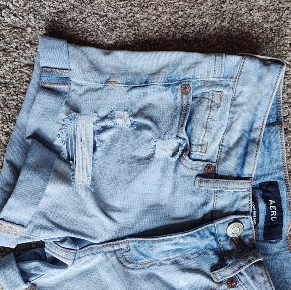 Aero Size 00 Distressed Low Rise Midi Jean Shorts! - Picture 9 of 12